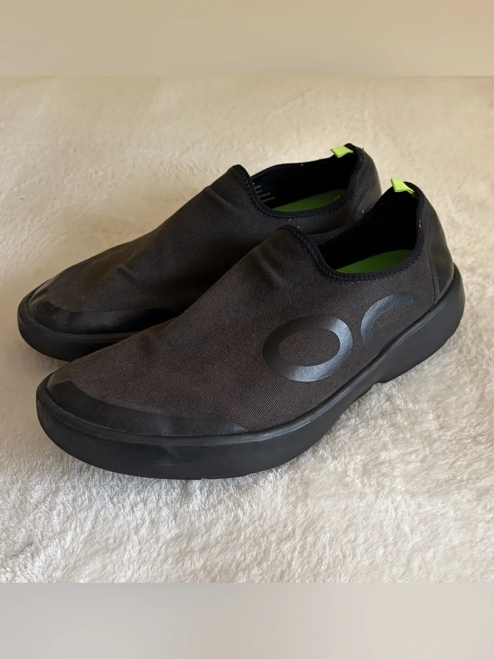Oofos Men’s Black and Green Slip On Shoes Sz 13